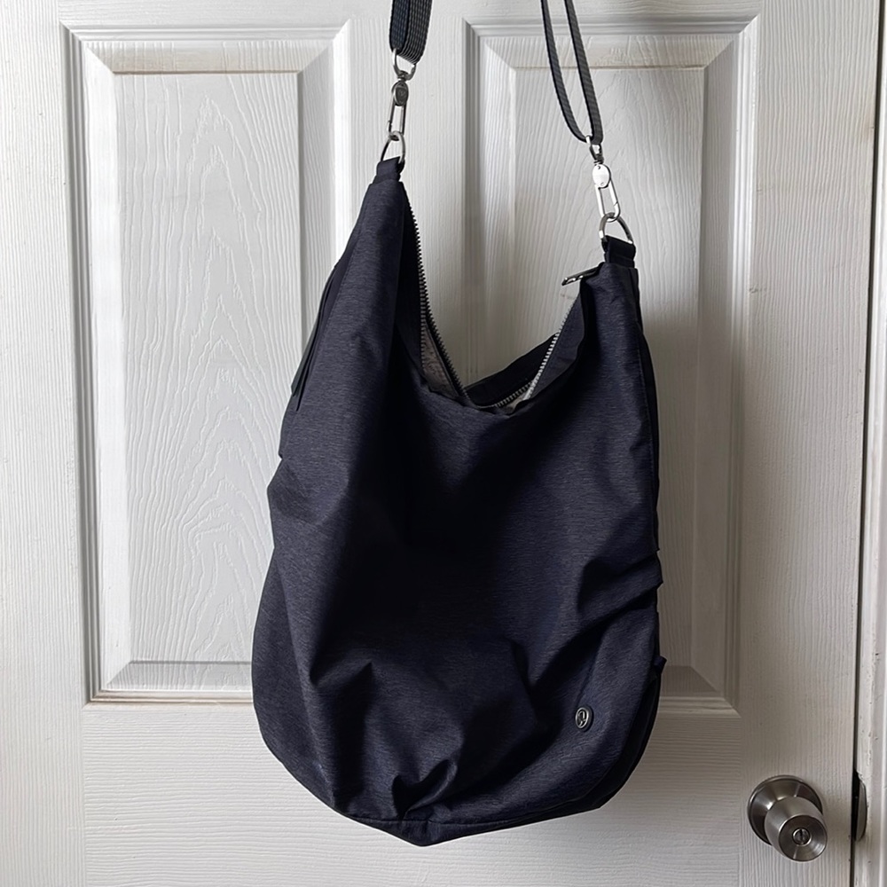 Lululemon navy blue bag